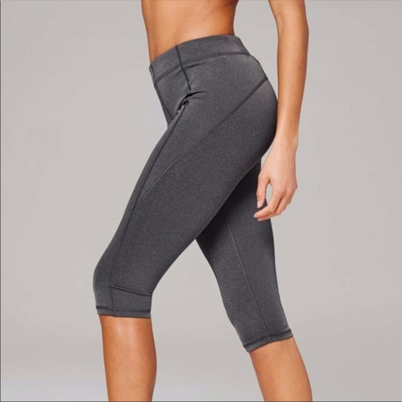 IVY PARK NWT MID RISE SCULPTED LEGGINGS CAPRI XS - Picture 2 of 7